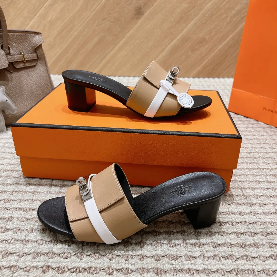 👟👟Ex-factory price 540👟👟 High version of the 2024 spring and summer new HERMES Hermès counter new style. The wedge-heeled Erjiu sandals and slippers, which have been extremely popular recently, are paired with various colorful socks. They are very trendy. Upper: cowhide. Outsole: technological imitation wood sole. Heel height: about 7cm. Size: Female 35-41 (40/41 non-refundable and non-exchangeable)